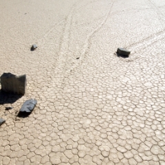 Devil's Racetrack moving rocks