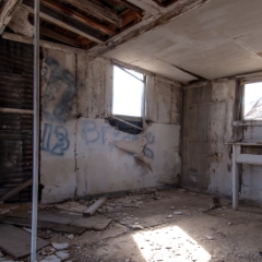 Rhyolite abandoned building with graffiti